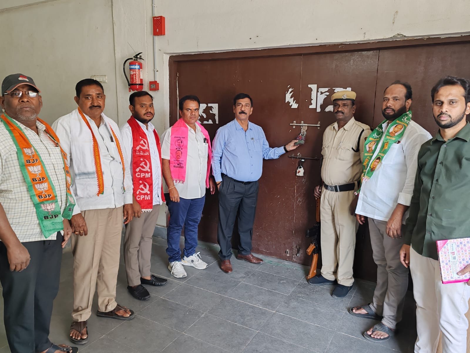 ఈవీఎం గోదాo ను తనిఖీ చేసిన  ఆర్డిఓ కే. మహేశ్వర్